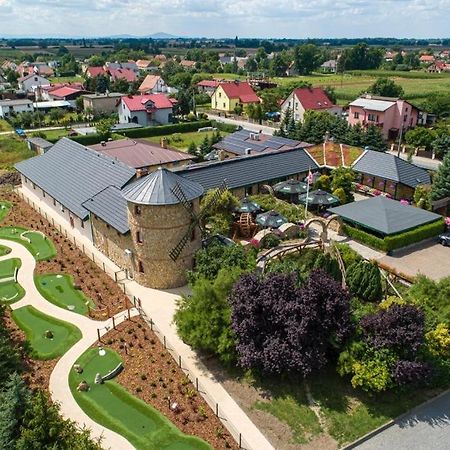 Karczma Michelle Hotel Ярковице Екстериор снимка