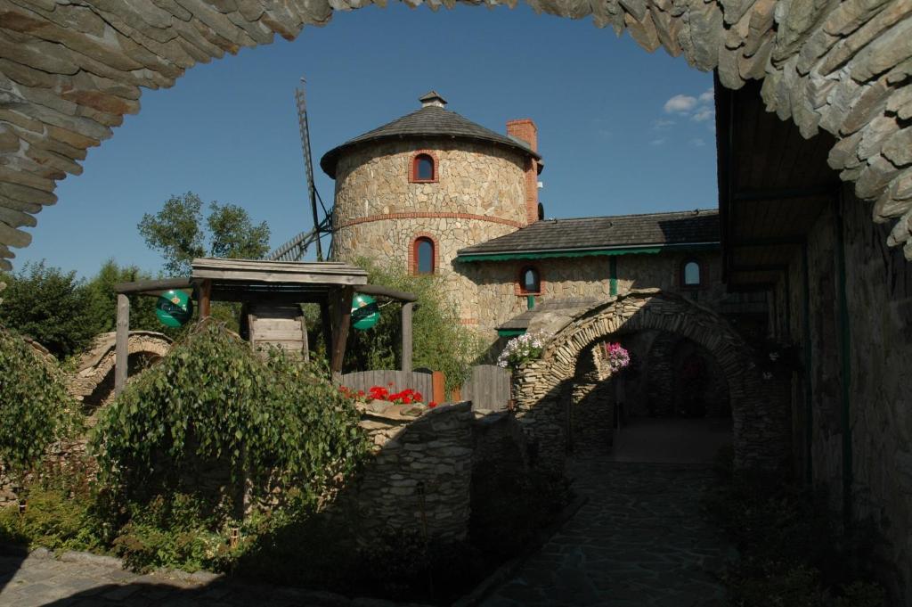 Karczma Michelle Hotel Ярковице Екстериор снимка