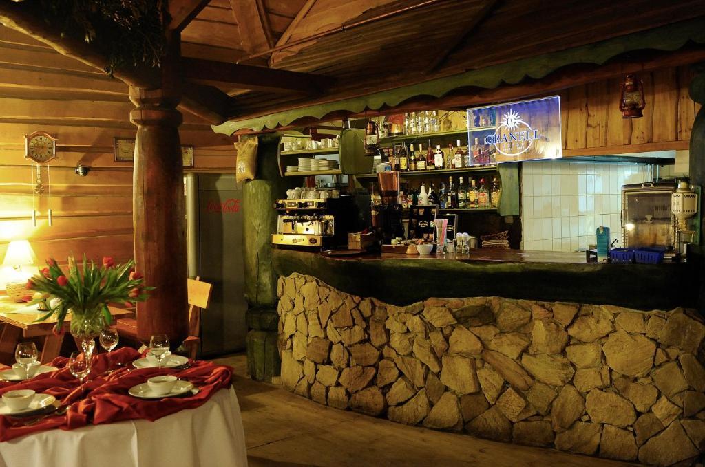 Karczma Michelle Hotel Ярковице Екстериор снимка