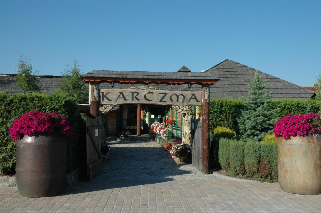 Karczma Michelle Hotel Ярковице Екстериор снимка