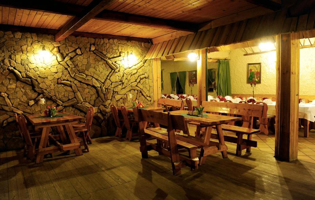 Karczma Michelle Hotel Ярковице Екстериор снимка