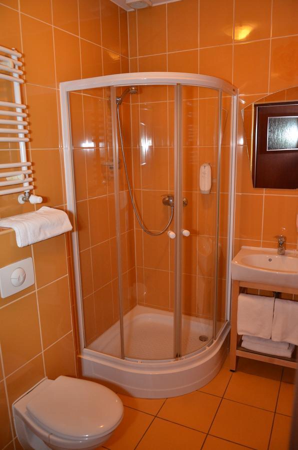 Karczma Michelle Hotel Ярковице Екстериор снимка