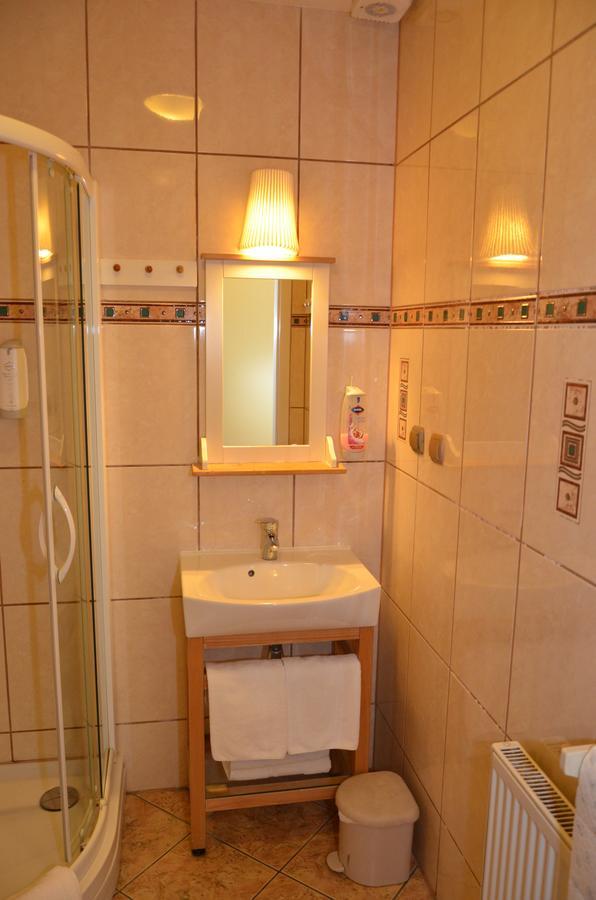 Karczma Michelle Hotel Ярковице Екстериор снимка